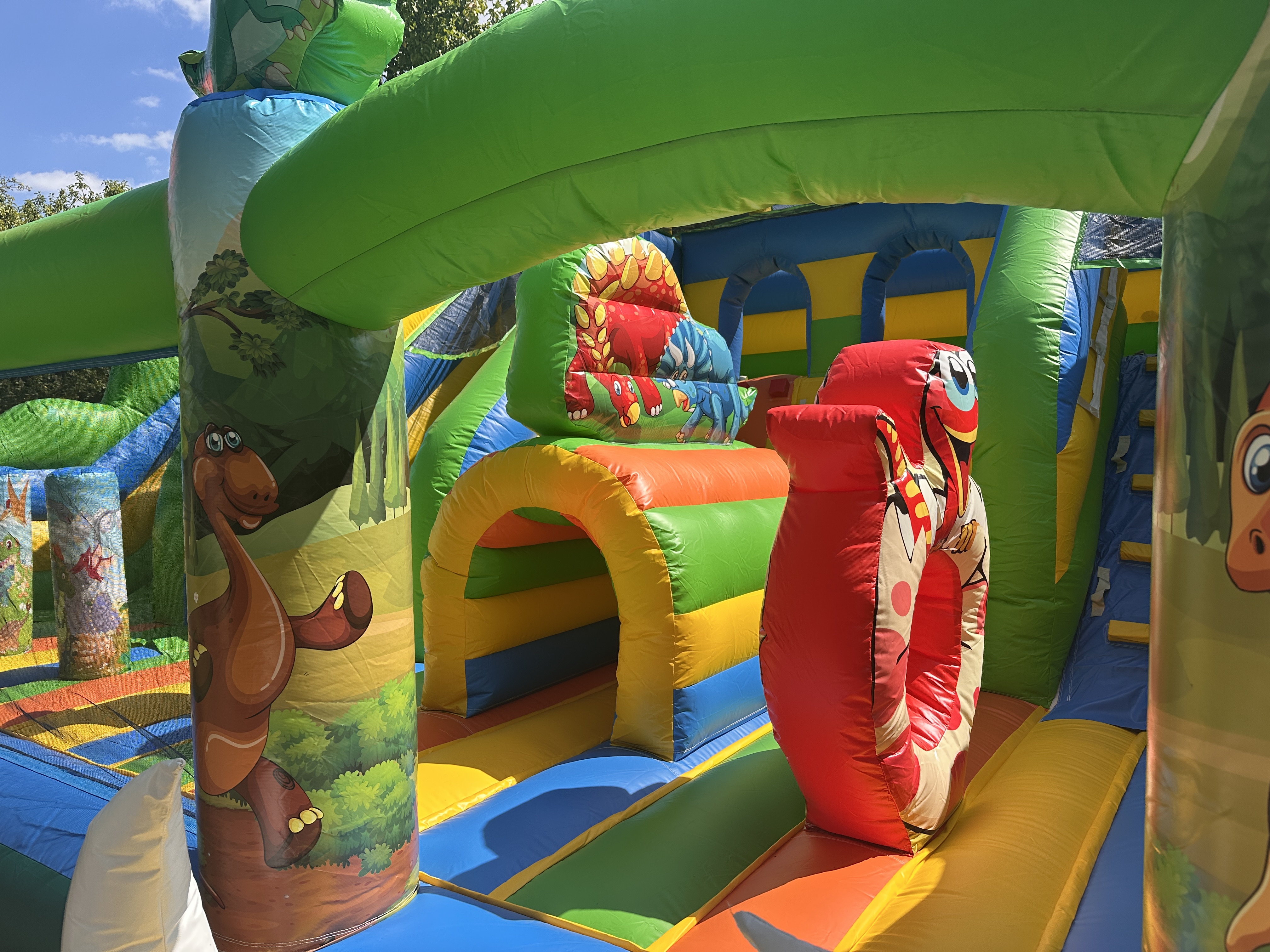 🎉 Wynajem dużego dmuchańca 8 × 6 m – idealny na każdą imprezę dla dzieci! 🎉